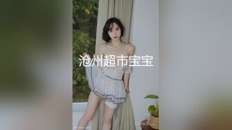 双飞名场面！清纯甜美00后美少女！左拥右抱幸福老哥，站立抽插轮流上，第一视角正入，旁边妹子自摸