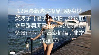 中年小夫妻居家侧入暴力无套操逼，一小会就白浆流出来