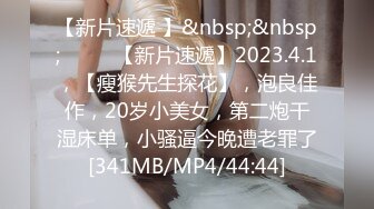 哎呦 小区楼下遇见了个很喜欢的小姐姐，浅蓝色蕾丝的内裤，尿道口拉尿拉得有点偏，走路阵阵带风 中分女神！