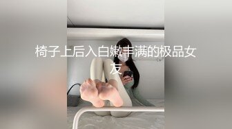 商场女厕全景偷拍制服美女职员的极品小黑鲍