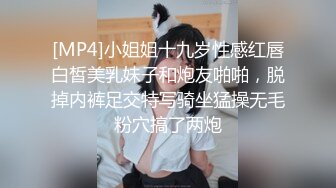 穿白色裙子扎着头花的大学生妹子抄底拉屎，没想到逼都已经被她男