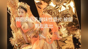 白嫩丰乳女郎玩重口味吊床上双腿掰开拳头完全插进阴道粗大阴茎操菊花这真是双重享受