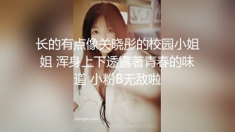 一杯奶茶就搞定的小少妇，黑丝情趣露脸揉捏骚奶子给小哥口交大鸡巴，让小哥在床上蹂躏爆草，直接内射中出