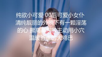 两个00后嫩妹全裸自摸按摩器互相震动炮友双飞，童颜大奶震动棒抽插炮友过来上位骑坐猛操