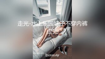 苗条身材骚护士开档黑丝