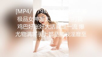 ★☆10个眼镜9个骚★☆ 还要一个你猜在干嘛？露脸小可爱穿上小情趣服务哥哥 小闷骚的反差婊喜欢吗哥哥