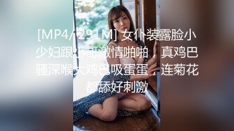 轻熟女姐妹花一起伺候大鸡巴，全程露脸情趣诱惑，活好不粘人，淫声荡语撩骚不断，让大哥轮草抽插，浪叫不止