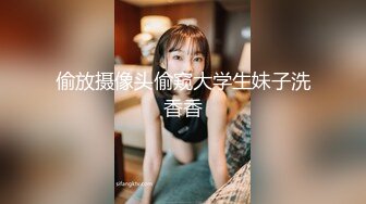 【新片速遞】 ❤️外国小伙偷拍女友独自在家，自慰表情销魂，高潮拿手机闪光灯看自己的B流出多少水，顺便尝了尝 【530MB/MP4/14:59】