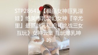 勾引管道修理工 假装不小心把水洒在修理工衣服上 趁机帮他脱掉揩油勾引他