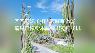 和乖乖女开房，看她坐在我身上摇摆