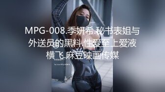 00后清纯反差少女『LT软软兔』 逛街露出差点被大叔发现，洗手间翘起翘臀让哥哥后入