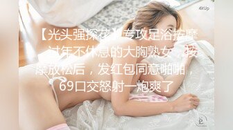 短发牛仔裤美女吃鸡啪啪 没感觉吗 怎么不叫 我不会叫 要怎么叫 妹子说在沙发有点紧张尴尬 被后入输出 最后口爆