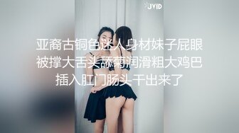 楼上来敲门以后，女友报复更大声叫了。楼上都投诉了