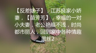 气质尤物美御姐，躺在床上寂寞难耐，搔首弄姿诱惑，翘起大肥臀，扒开内裤揉穴，跳蛋震骚逼