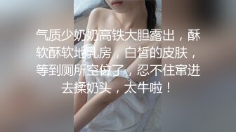 一面深吻封口一面玩弄肉棒的接吻骑乘位大姐