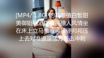 美艳骚妇化好妆陪狼友发骚，全程露脸很是诱惑，表情好骚乳夹小铃铛，道具抽插骚穴，淫水多多叫的骚精彩刺激