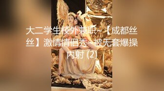 全景后拍极品时髦卷发妹白白嫩嫩的大屁股夹着肥美的鲍鱼超性感