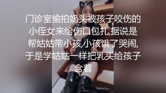 短发高颜值气质丰满妹子自摸扣逼诱惑，揉搓大奶近距离特写手指插入扣弄，快速摩擦非常诱人