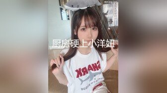 黑客破解偷拍白白嫩嫩的美女和男友酒店开房一边玩手机一边干