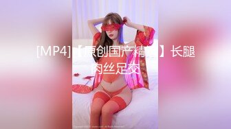 [MP4/ 411M] 约肏调教小母狗的时候给骚逼女炮友打电话，炮友一边聊天一边伸舌头舔一边自摸奶子自慰