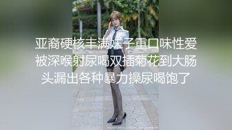 跟随抄底美女 屁屁真性感 小内内卡的真紧