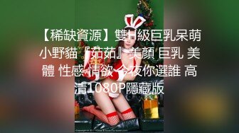 少妇在家偷情 爽不爽 嗯 无套爽吗 还是戴套爽 趴着撅起大肥屁屁被后入 鲍鱼外肥里嫩