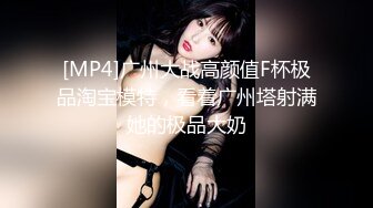 单位女厕偷拍新来的大美女没想到老江湖了，鲍鱼还挺黑