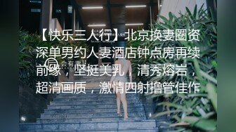 00后小妹的性感展示，全程露脸大秀扩阴器撑开粉嫩骚穴给狼友看特写，撅着屁股爆菊花给狼友看，小黄瓜抽插