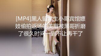 00后同学粉嫩美乳妹子和炮友啪啪，口交舔弄翘屁股后人上位骑乘猛操