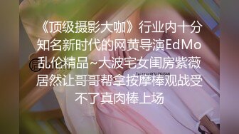 长发红唇美少妇，白皙大奶子全裸自慰沙发上发骚干净白净逼逼