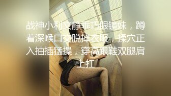 魔鬼身材的大学美女，吃鸡巴舔蛋蛋，丝袜没脱就干了进去