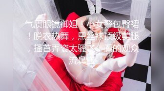 尾随偷拍两个美女裙底风光 极品黑丝无内美女.中途还换了一条骚黑丝+长裙靓女独自逛街玩手机无防备透明内内