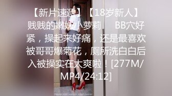 身材极好的美少妇爱玩自己的洞，顺便展示她引以为傲的大奶