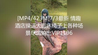 [MP4/ 893M] 名模身材，高颜值女友黑丝开档大秀身材各种诱惑给男友含大屌女上位操逼