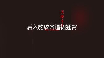 黑丝露脸风骚少妇让大哥双洞乱插，口交大鸡巴撅着屁股展示，让大哥干了屁眼干骚穴，淫水直往外流浪叫不止