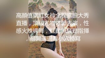 胖子在车内怎么操都不得劲 最后套套还被逼夹住了 对白笑到喷