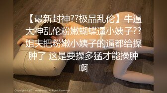 会涂口红的少妇