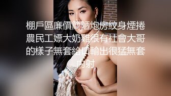 骚熟女就是无敌，不仅骚，连逼是又肥美又黝黑，干涸的田野急需抽插呀，黄瓜削皮赶紧止痒！