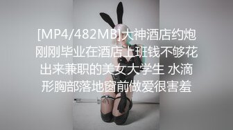 《极品CP☀️魔手☛外购》价值千元巨作！商场全景4K镜头偸拍女卫各种大屁股小姐姐方便~好多气质美女应接不暇好过瘾 (2)