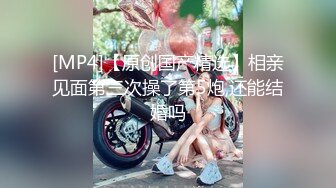 紧身牛仔裤 Q弹蜜桃臀 00后清纯大长腿美少女 高挑的身材站立后入，少女刚发育好的胴体让人流口水