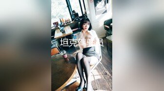 潜入办公楼近距离偷拍漂亮的美女少妇 鲍鱼也一样的美