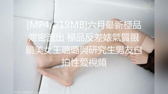 [MP4/ 1.98G] 帅小伙逛红灯区，没想到遇见极品妹子，S型身材完美身材，还一起拍个照留念，深喉吸吮活很棒