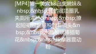 【蓝姐姐】快手上的20岁贫乳妹子，乖乖女眼镜妹，极致反差，全裸自慰脸穴同框，