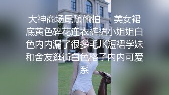 眼镜妹子吃着黑鸡打着电话 你先给您妈看一下 认为不错 好的 我先给我妈看一下 貌似也是留学生聊着结婚的事