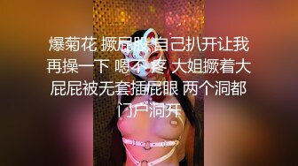 一线天美穴极骚女神大尺度自慰，吊带小背心掏出奶子，半脱下牛仔裤假屌进出抽插，卫生间坐在马桶上骑乘