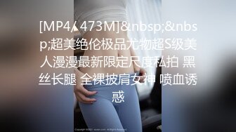 奶子很正的极品女友，全程露脸大秀直播，黑丝诱惑听指挥互动撩骚，奶子比心坚挺诱人，骚穴特写要舔狼友鸡巴