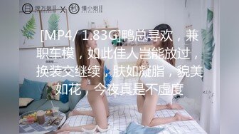 浅色线衣黑紧身裤美女❤️肥美的馒头穴细细长长的逼缝